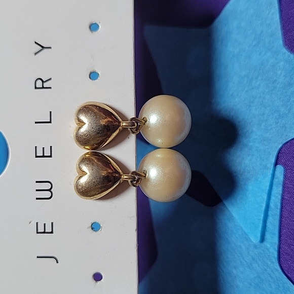 Heart & faux pearl earrings - Picture 3 of 4